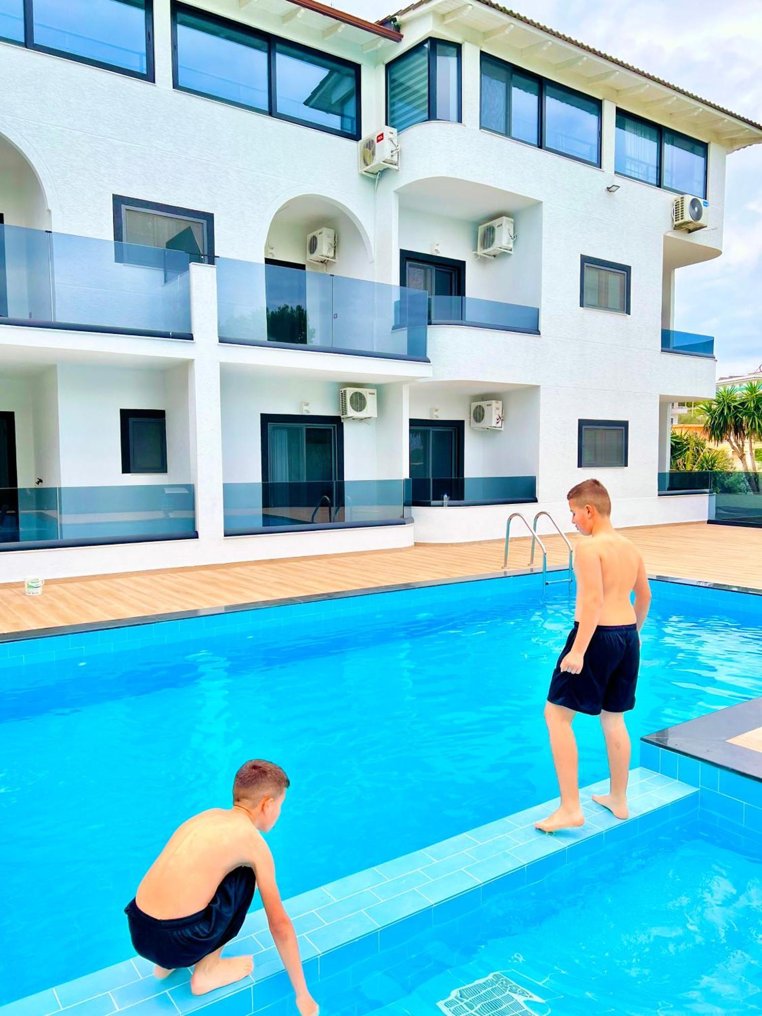 Hotel Vip Bujari Ксамил Екстериор снимка