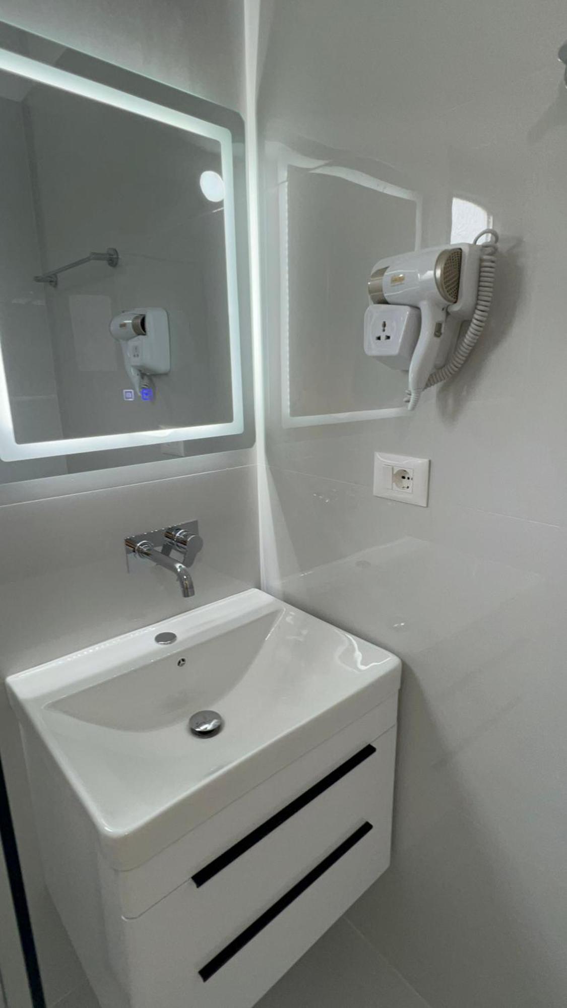 Hotel Vip Bujari Ксамил Екстериор снимка