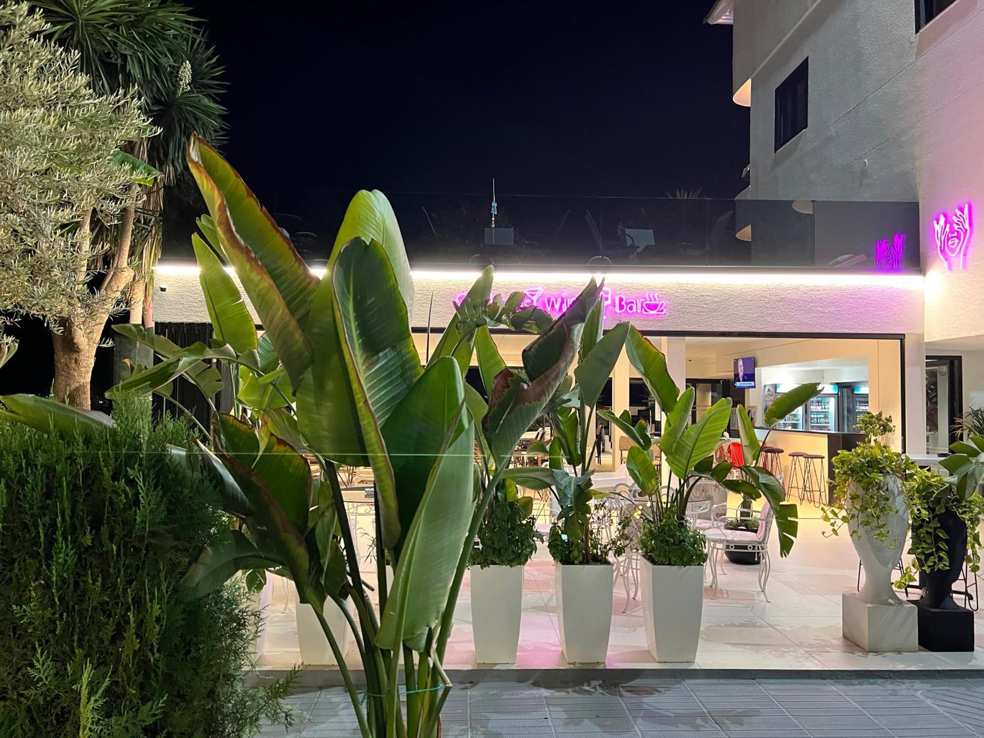 Hotel Vip Bujari Ксамил Екстериор снимка